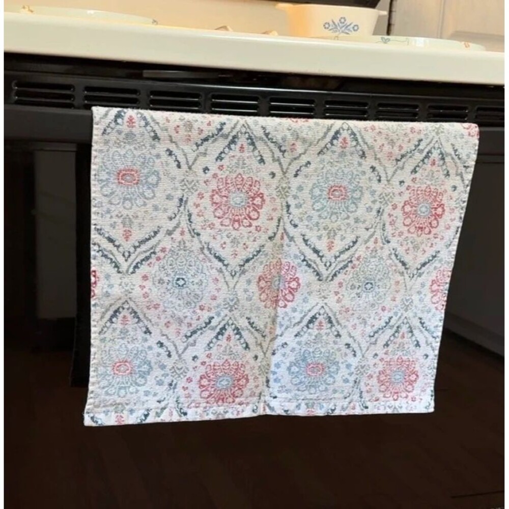 Lauren Ralph Lauren Medallion Paisley Hand Towel Red Blue White